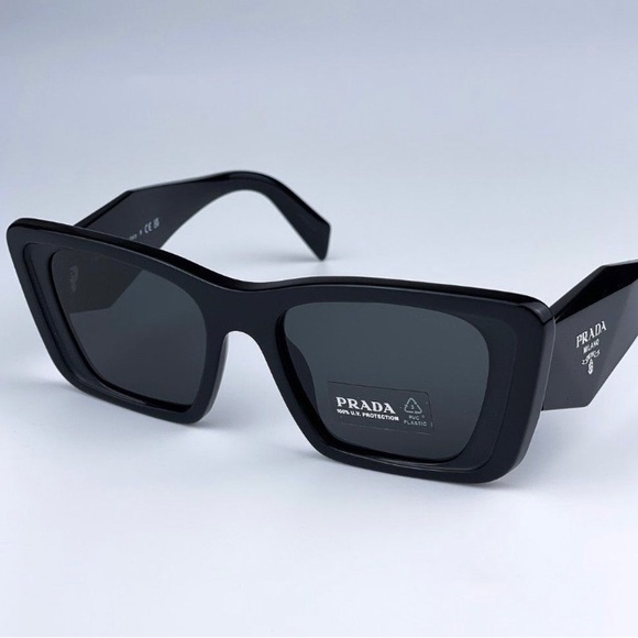 New - Prada PRO8YS 1AB5SO PR O8Y
Black Dark Gray Cat Eye
Unisex Sunglasses - Picture 3 of 12